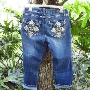 Love Indigo Womans Embroidered Studded Denim Capris Low rise Size 8